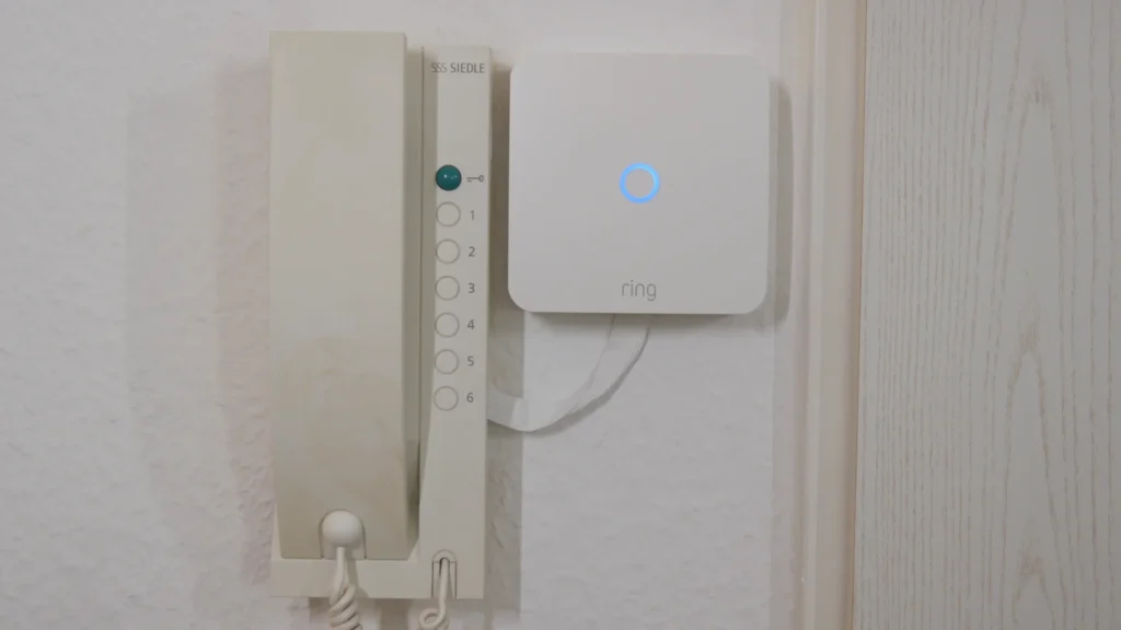 Ring Intercom neben der Gegensprechanlage