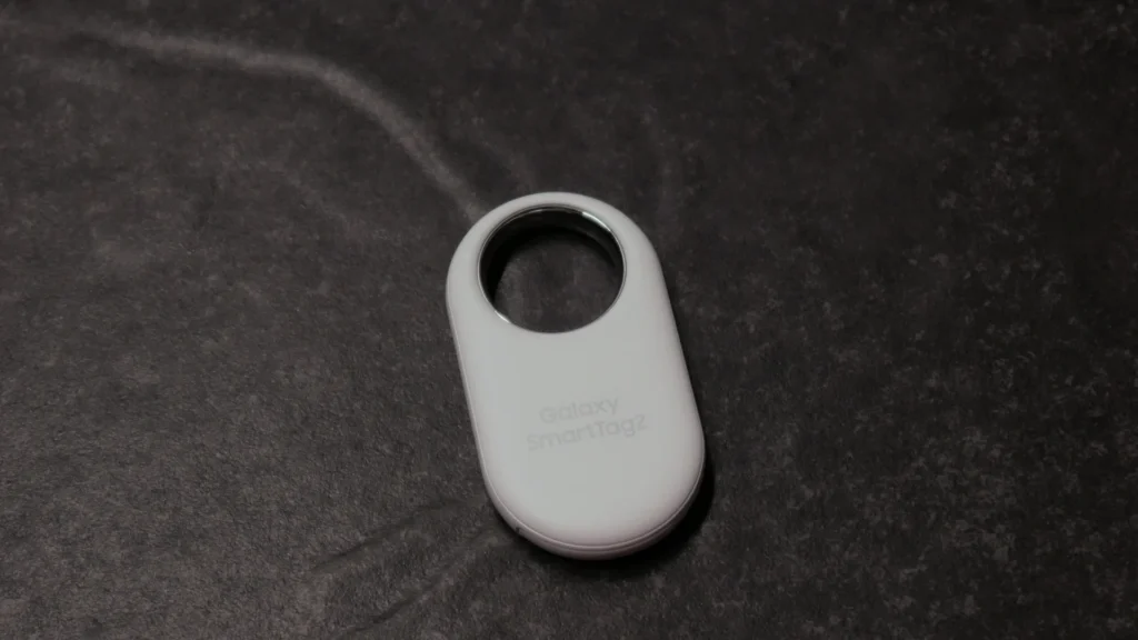 SmartTag auf Steinuntergrund